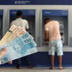 Dinheiro-do-PIS-Pasep-2019-2020-começa-a-ser-depositado-nas-contas-Caixa-e-Banco-do-Brasil